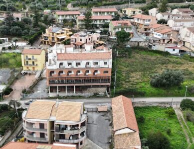 Cefalù  – Ex Hotel Siesta D’Oro – Ampia struttura ricettiva in contrada Caldura vicina al centro storico.